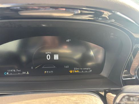 Used 2022 Lincoln Corsair Reserve w/ Equipment Group 201A image 17