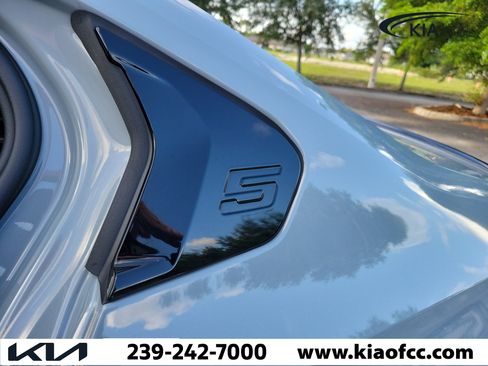 Used 2025 BMW i5 xDrive40 w/ M Sport Package AWD/4WD image 13