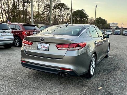 Used 2018 Kia Optima LX w/ 17" Alloy Wheels Package image 4