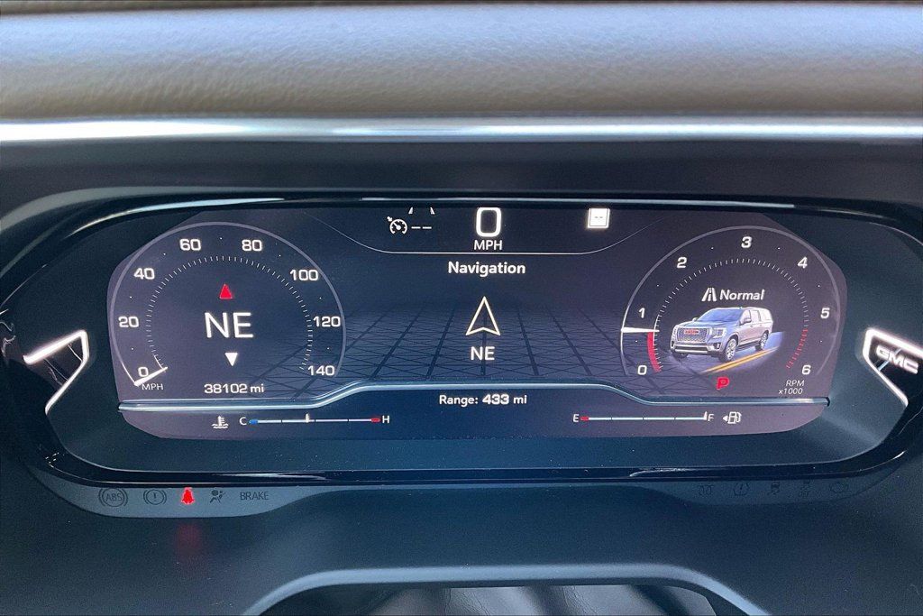 Used 2022 GMC Yukon XL Denali RWD image 8