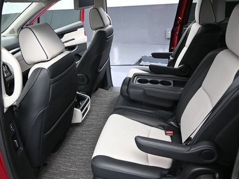 Used 2025 Honda Odyssey Elite image 39
