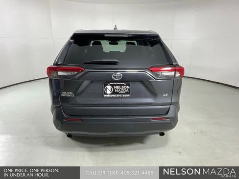 Used 2022 Toyota RAV4 LE FWD image 9