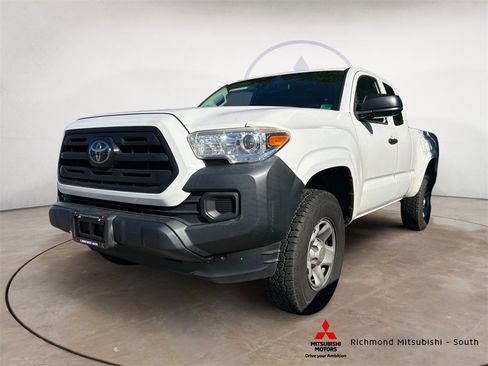 Used 2018 Toyota Tacoma SR image 2