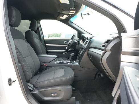 Used 2018 Ford Explorer XLT FWD image 23