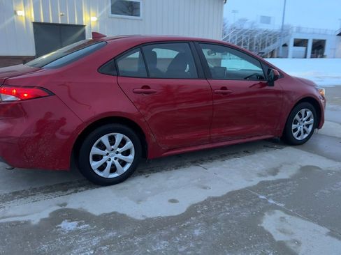 Used 2021 Toyota Corolla LE image 8