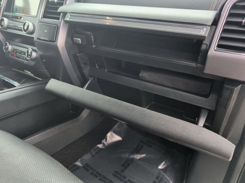 Used 2019 Ford Expedition Platinum image 32