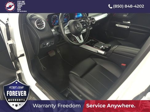 Used 2023 Mercedes-Benz GLB 250 4MATIC w/ Premium Package image 10
