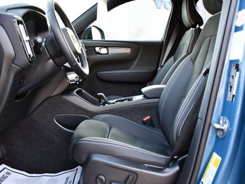 Certified 2025 Volvo XC40 B5 Plus image 13