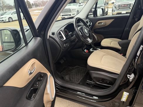 Used 2015 Jeep Renegade Latitude w/ Popular Equipment Group AWD/4WD image 5