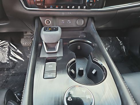 Used 2023 Nissan Rogue SL w/ SL Premium Package image 20