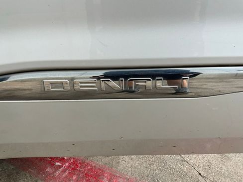 Used 2017 GMC Acadia Denali image 10