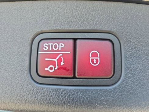 Used 2024 Mercedes-Benz GLC 300 4MATIC image 13