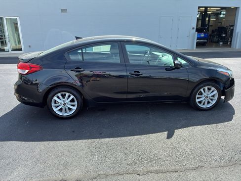 Used 2017 Kia Forte S FWD image 6