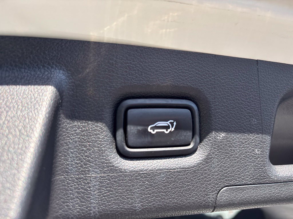 Used 2022 Hyundai Santa Fe XRT FWD image 11