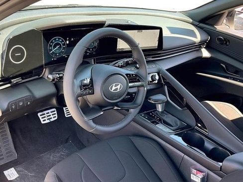 New 2025 Hyundai Elantra SEL image 11