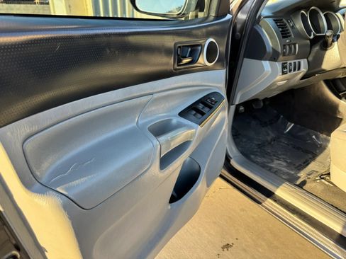 Used 2015 Toyota Tacoma PreRunner w/ SR5 Package RWD image 15