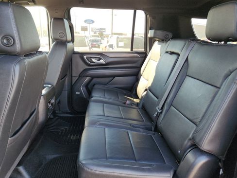 Used 2023 Chevrolet Suburban LT image 9