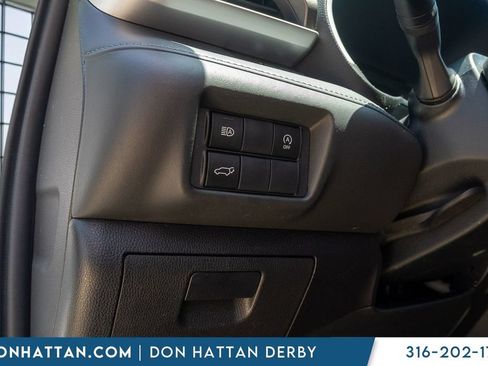 Used 2023 Toyota Highlander XLE FWD image 22