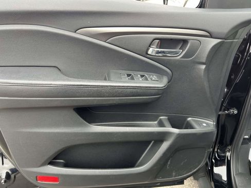 Used 2018 Honda Ridgeline Sport image 17