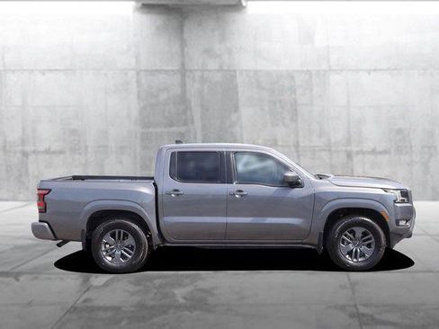 Used 2025 Nissan Frontier SV w/ SV Convenience Package RWD image 5