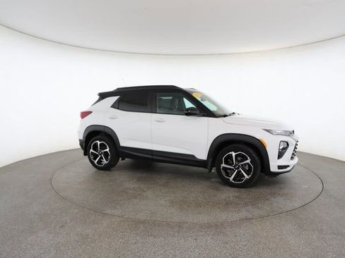 Used 2021 Chevrolet TrailBlazer RS w/ Technology Package image 24
