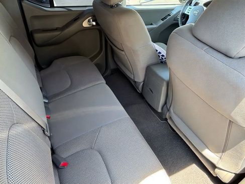 Used 2020 Nissan Frontier SV RWD image 28