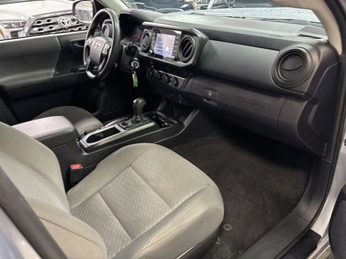 Used 2020 Toyota Tacoma SR AWD/4WD image 10