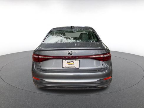 Used 2025 Volkswagen Jetta SE image 6