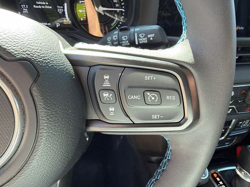 Used 2025 Jeep Wrangler Unlimited Rubicon 4xe w/ Convenience Group AWD/4WD image 28