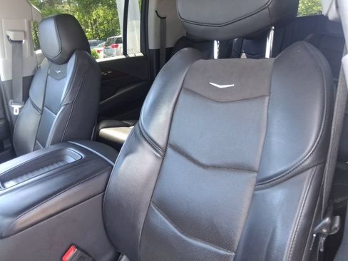 Used 2020 Cadillac Escalade ESV Luxury RWD image 13