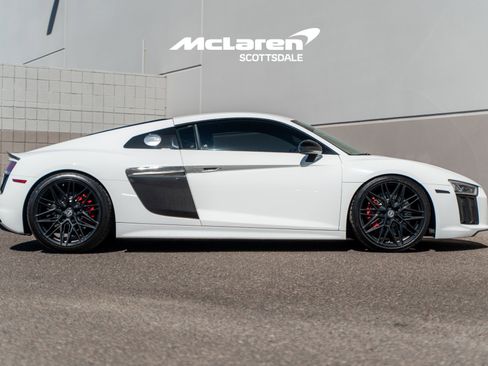 Used 2018 Audi R8 V10 w/ Premium Package image 8
