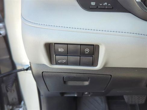 Used 2023 Toyota Highlander XLE image 15