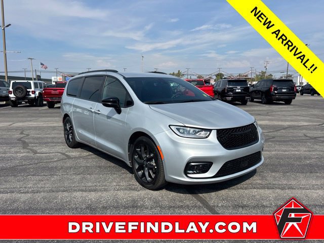 Used 2026 Chrysler Pacifica Select w/ S Appearance Package FWD image 3