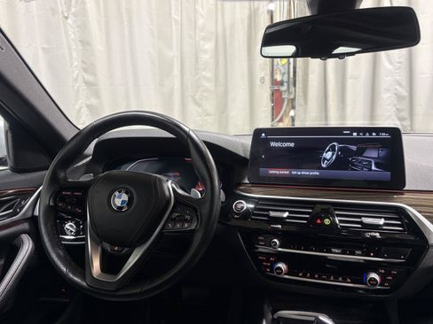 Used 2021 BMW 530i xDrive w/ Convenience Package AWD/4WD image 4