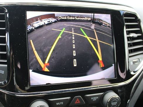 Used 2021 Jeep Grand Cherokee Laredo X image 12