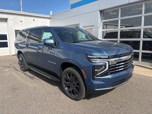 New 2026 Chevrolet Suburban LT AWD/4WD image 2