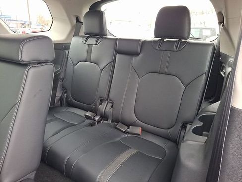 Used 2025 Honda Pilot EX-L image 12