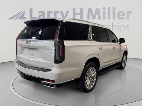 Used 2024 Cadillac Escalade Luxury AWD/4WD image 5