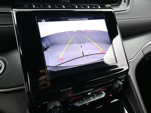 Used 2025 Jeep Grand Cherokee Laredo image 21