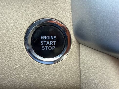 Used 2014 Toyota Highlander XLE FWD image 33