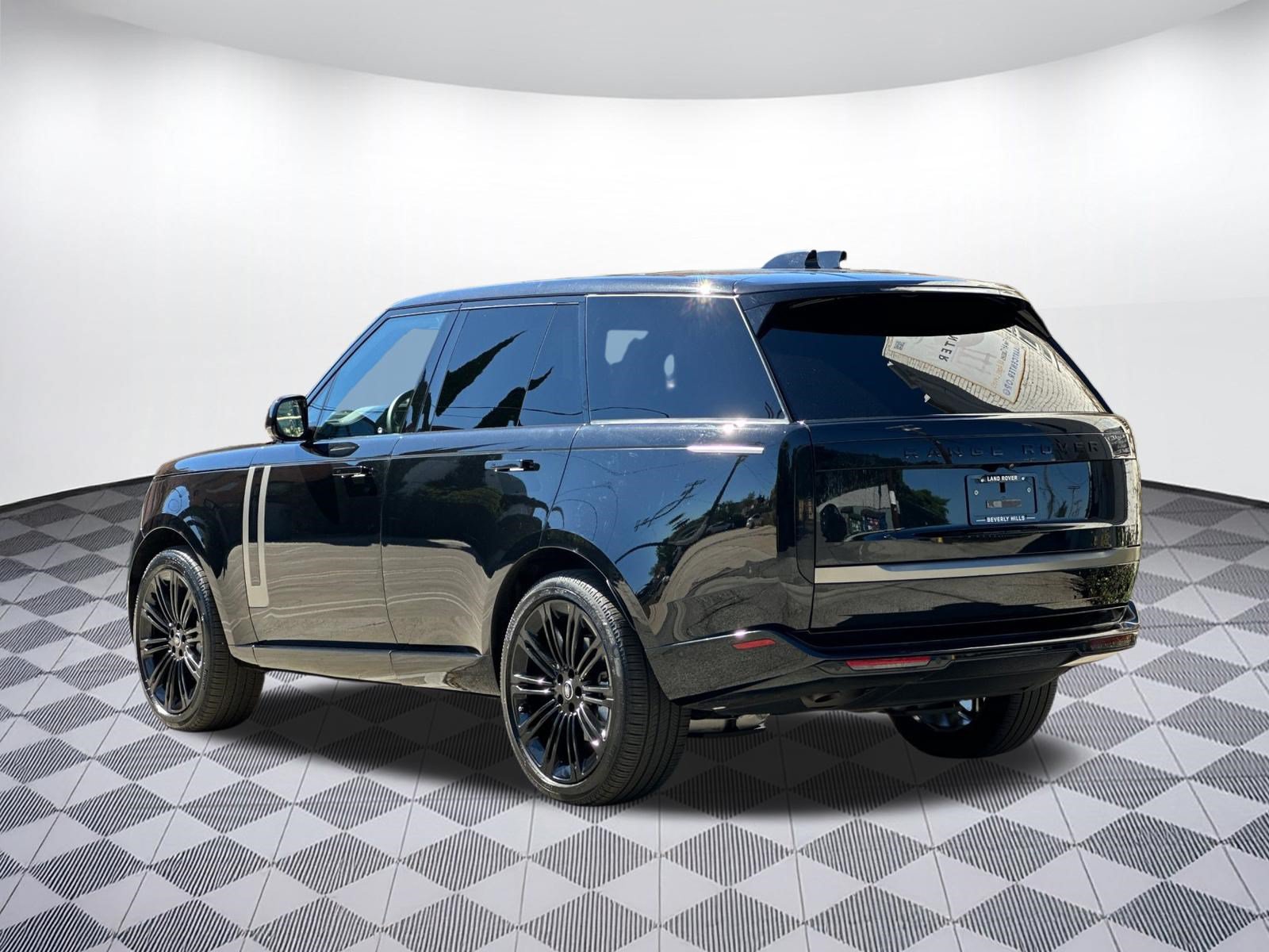 Used 2025 Land Rover Range Rover SE AWD/4WD image 3