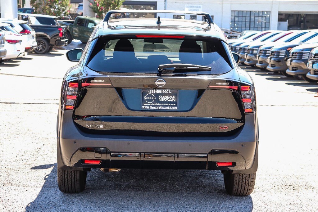 Used 2025 Nissan Kicks SR FWD image 7