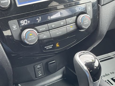 Used 2017 Nissan Rogue SV image 24