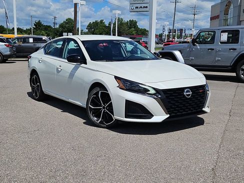 Used 2025 Nissan Altima 2.5 SR AWD/4WD image 31