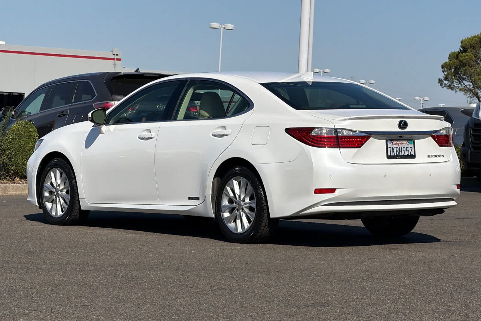 Used 2015 Lexus ES 300h w/ Navigation System Package FWD image 7