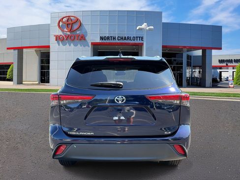 Used 2023 Toyota Highlander XLE FWD image 5