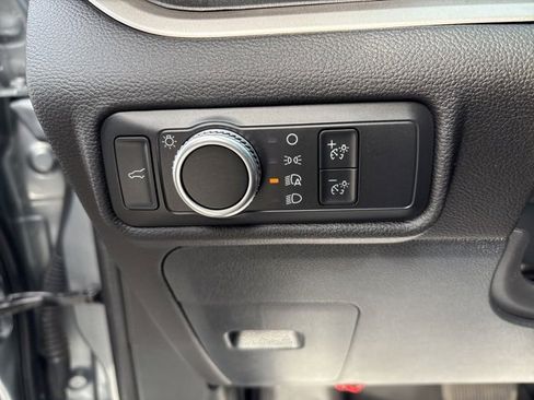 Used 2022 Ford Explorer XLT image 23