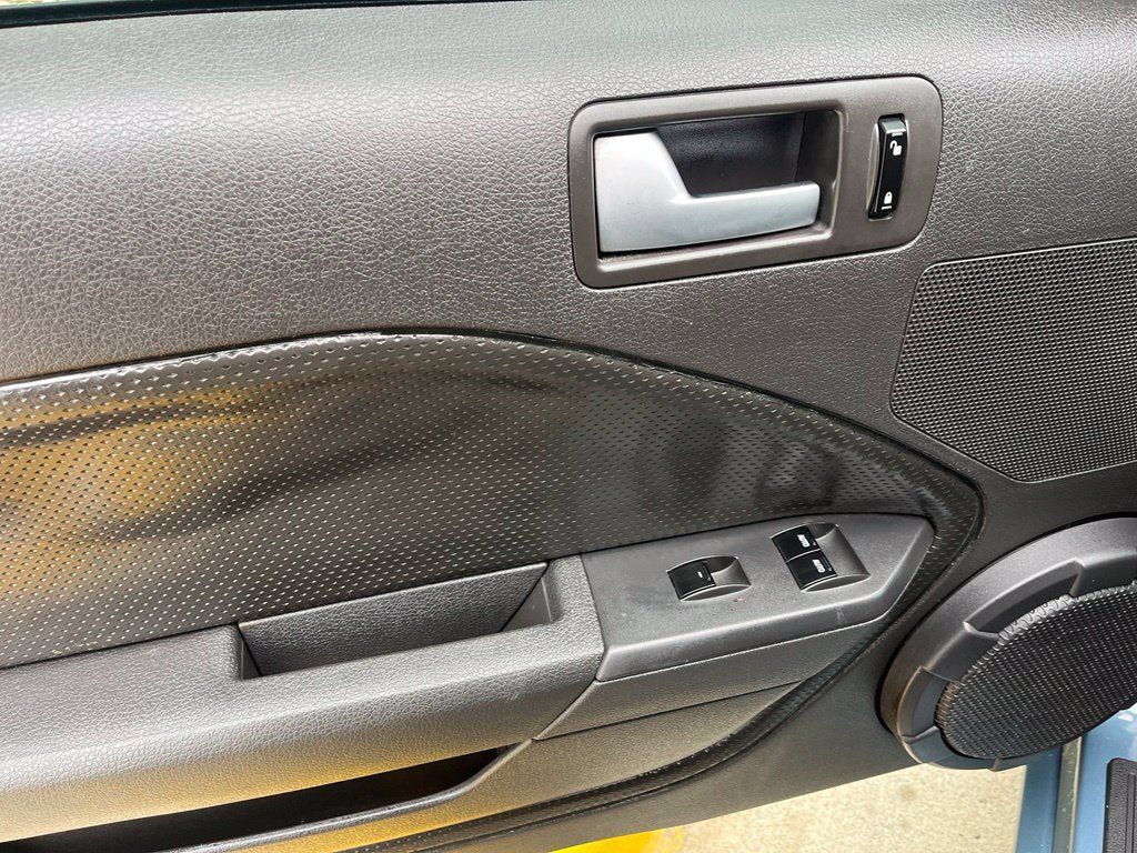 Used 2006 Ford Mustang GT Premium RWD image 27