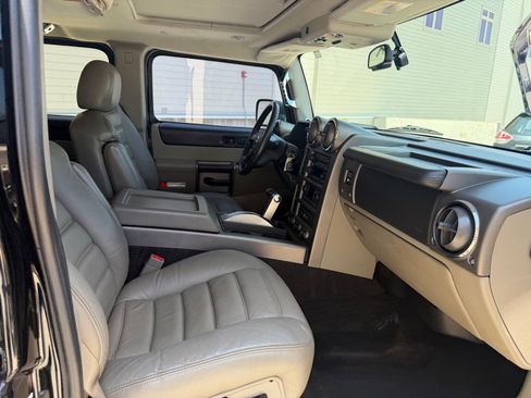 Used 2004 HUMMER H2 w/ Preferred Equipment Group AWD/4WD image 27