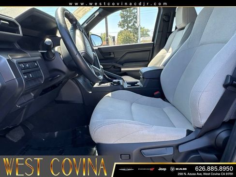 Used 2025 Toyota 4Runner SR5 AWD/4WD image 22